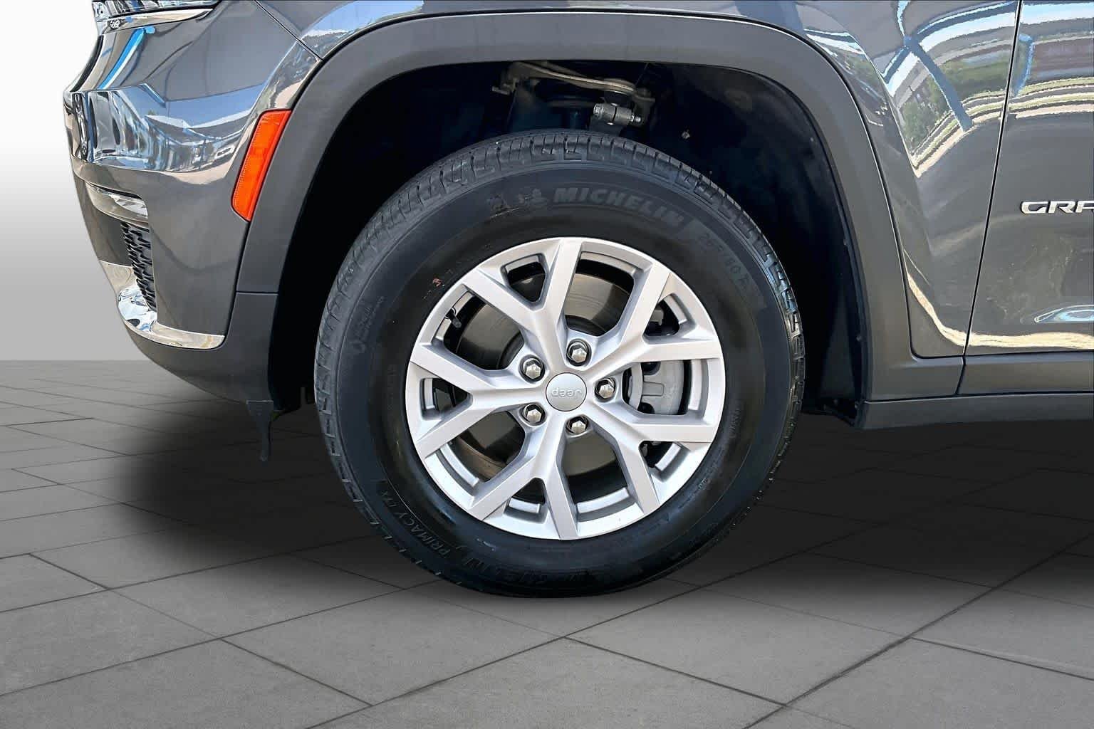 Used 2022 Baltic Gray Metallic Clearcoat Jeep Limited image 11
