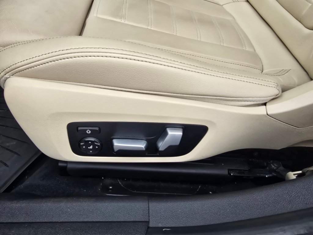 Used 2021 Phytonic Blue Metallic BMW 330e xDrive image 16