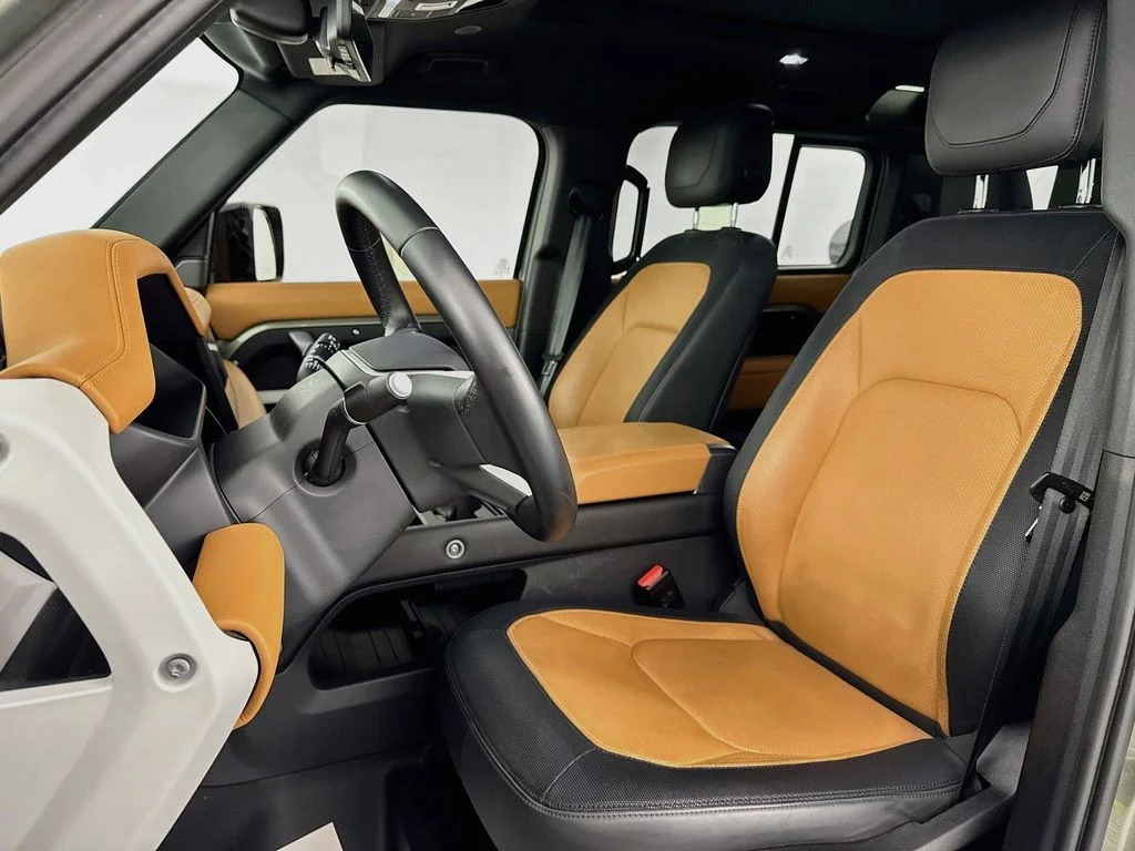 Used 2024 Green Land Rover X-Dynamic SE image 21