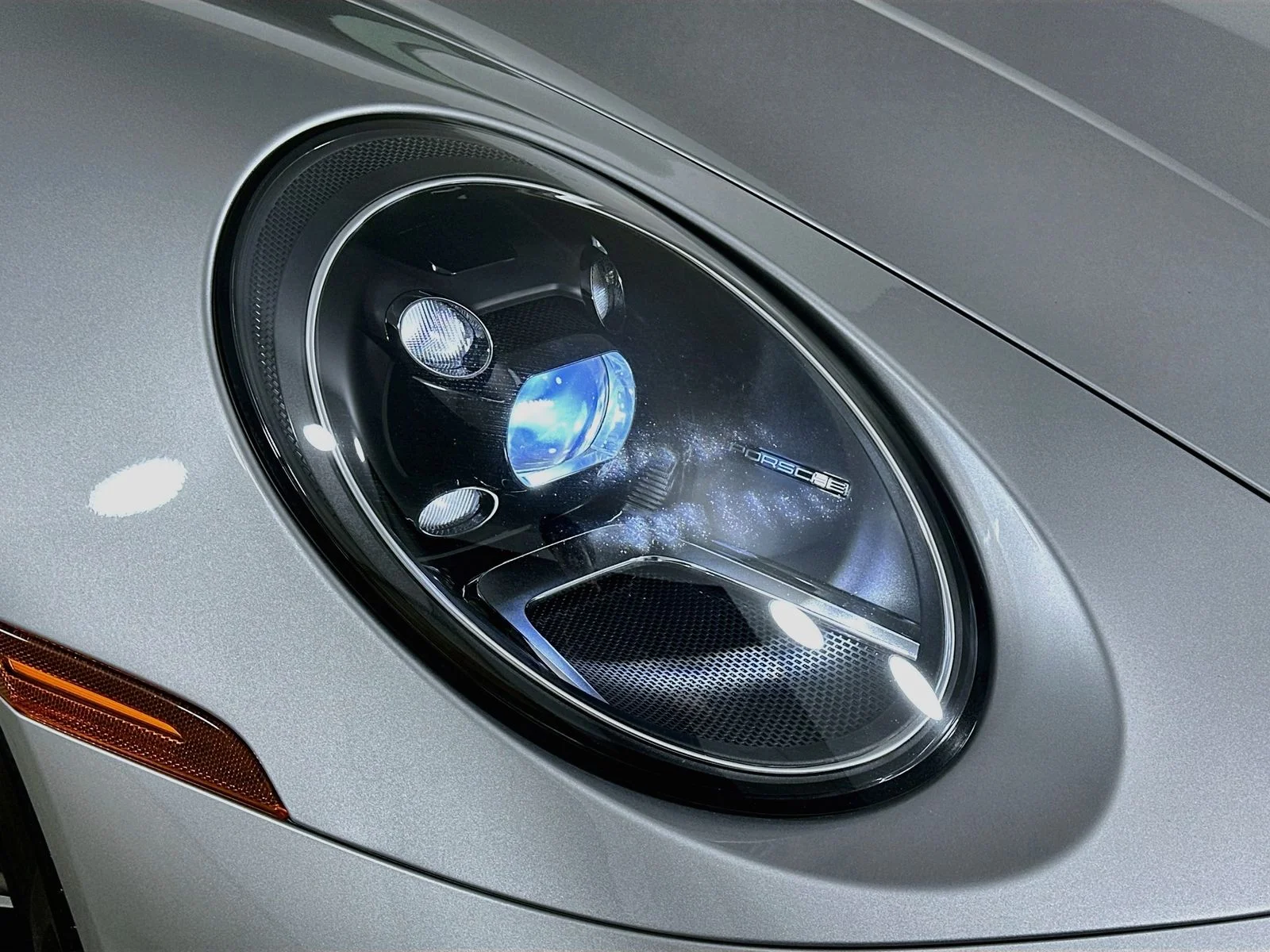 Used 2022  Porsche  image 9