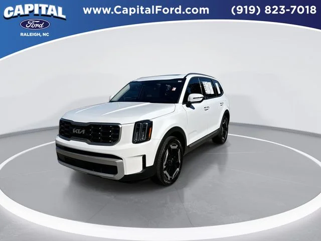 Used 2024 White Kia S image 4