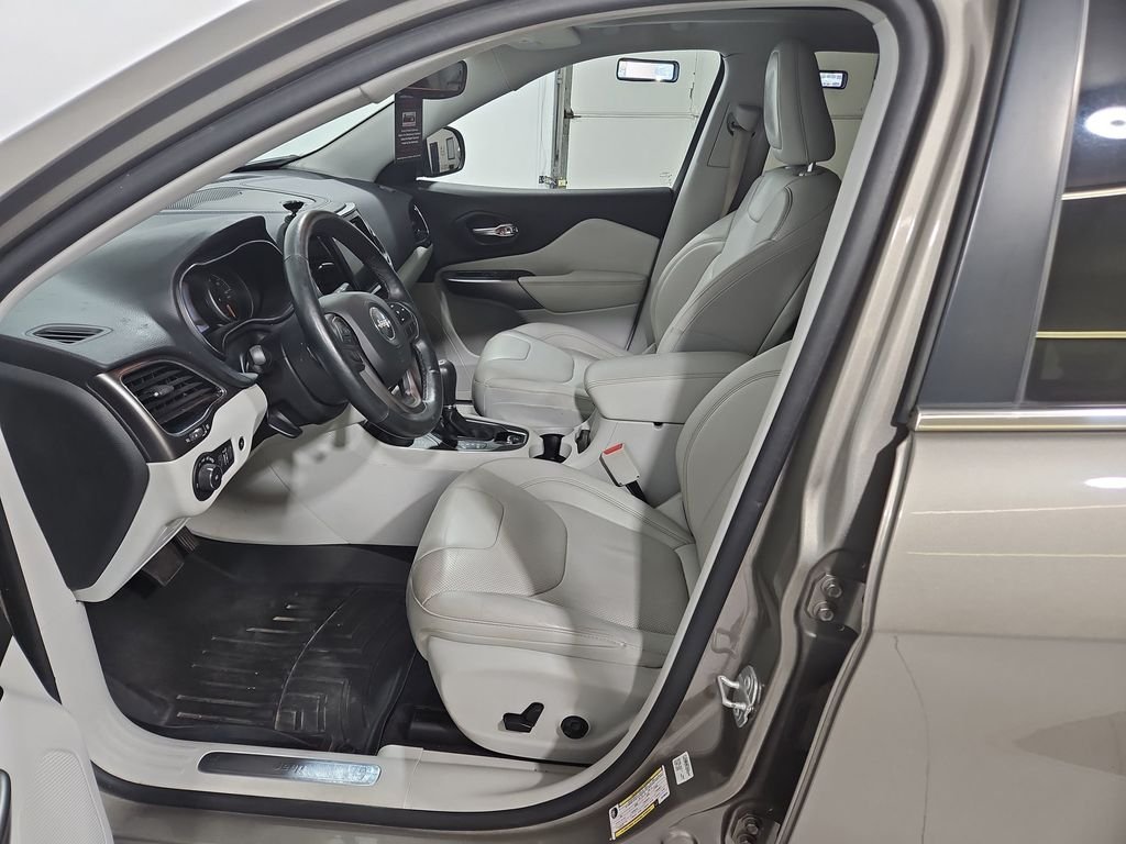 Used 2019 Beige Jeep Limited image 10