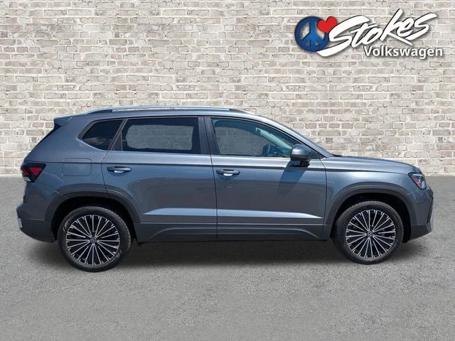 Used 2025 Gray Volkswagen 1.5T SE image 2