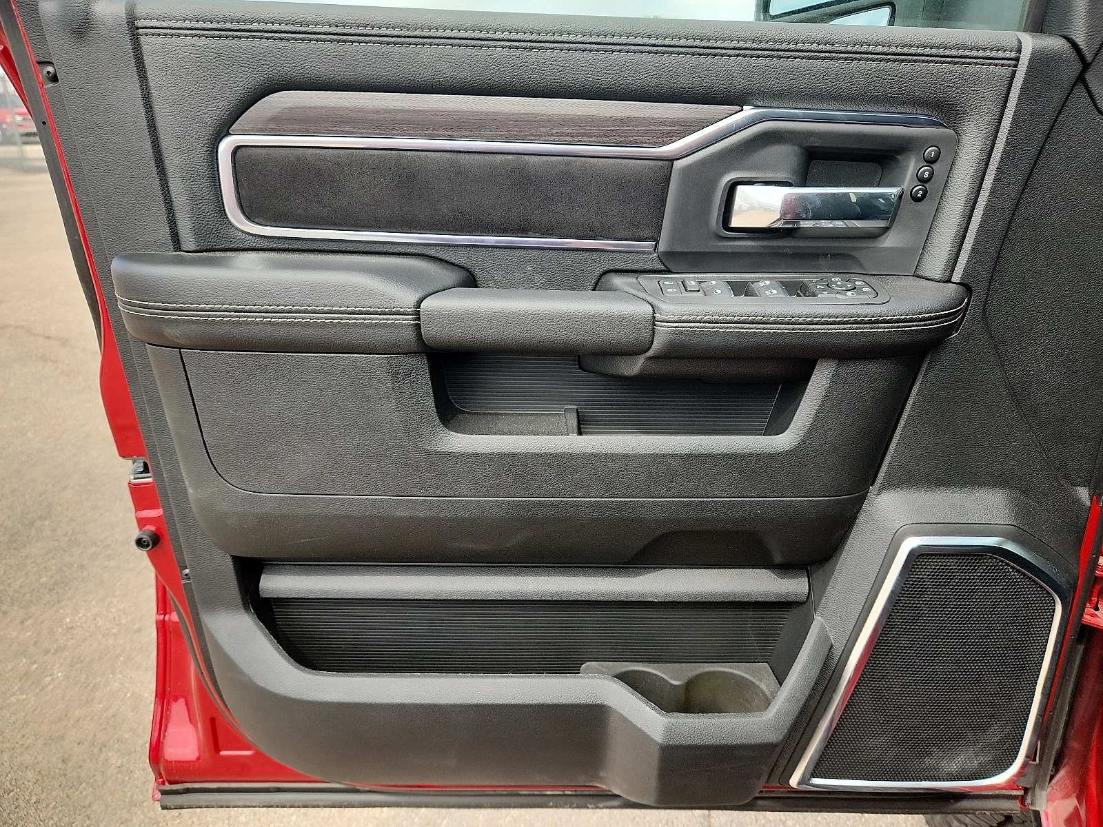 New 2027 Molten Red Pearl-Coat  Paint Ram LARAMIE CREW CAB 4X4 6