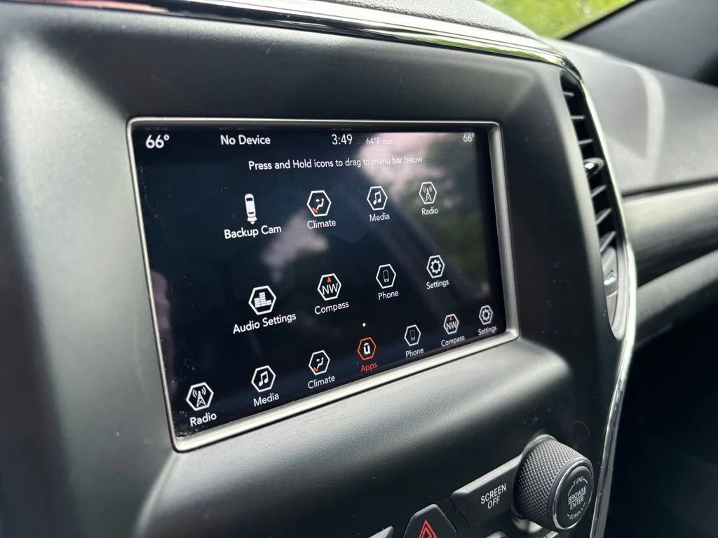 Used 2020 Black Jeep Laredo image 17