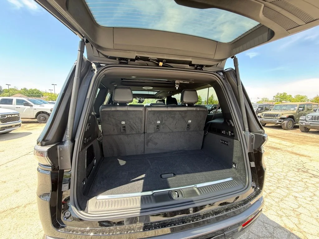 New 2026 High Gloss Black Exterior Paint Jeep Summit Obsidian image 26