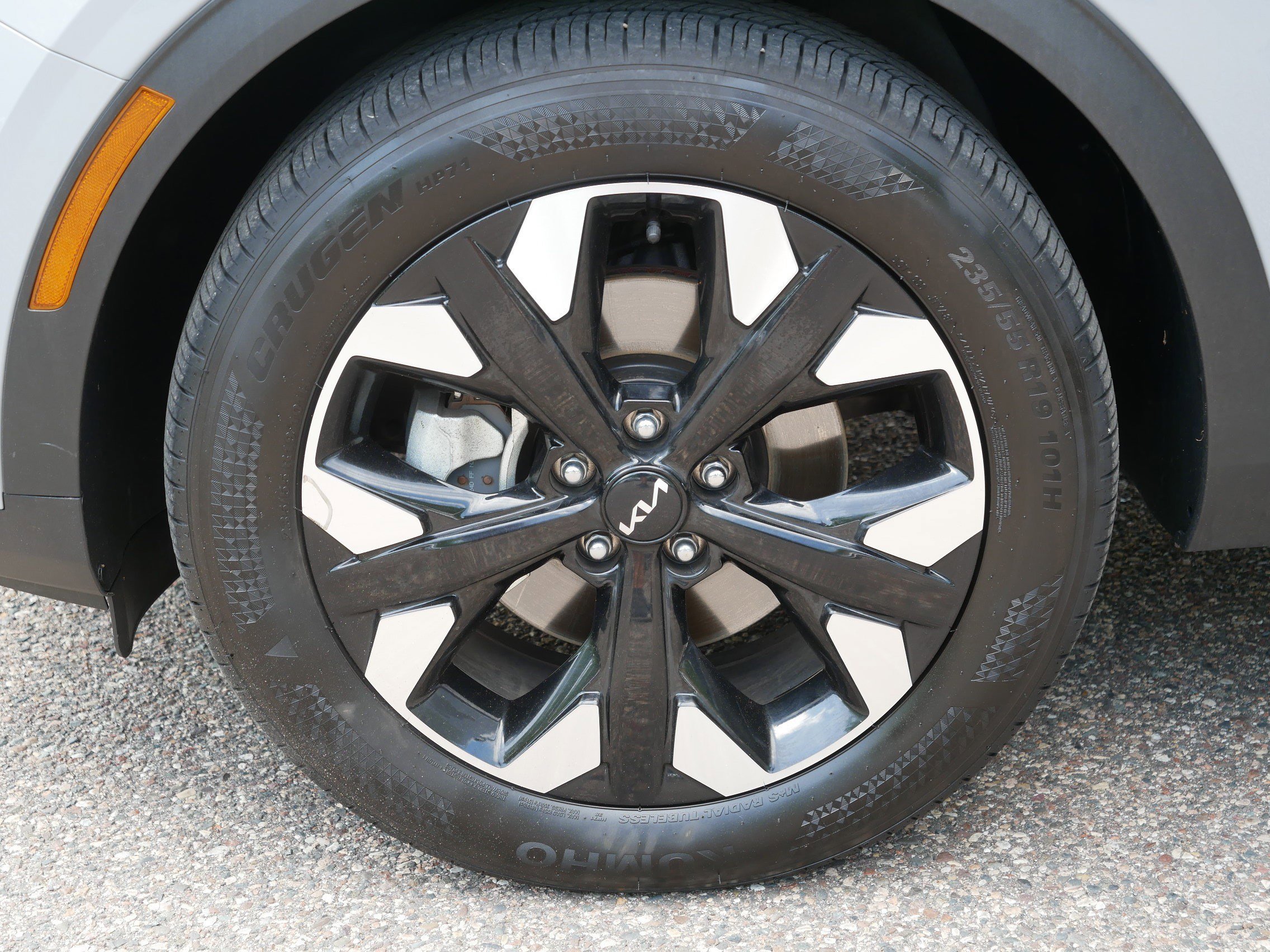 Certified Used 2024 Wolf Gray Kia X-Line image 15