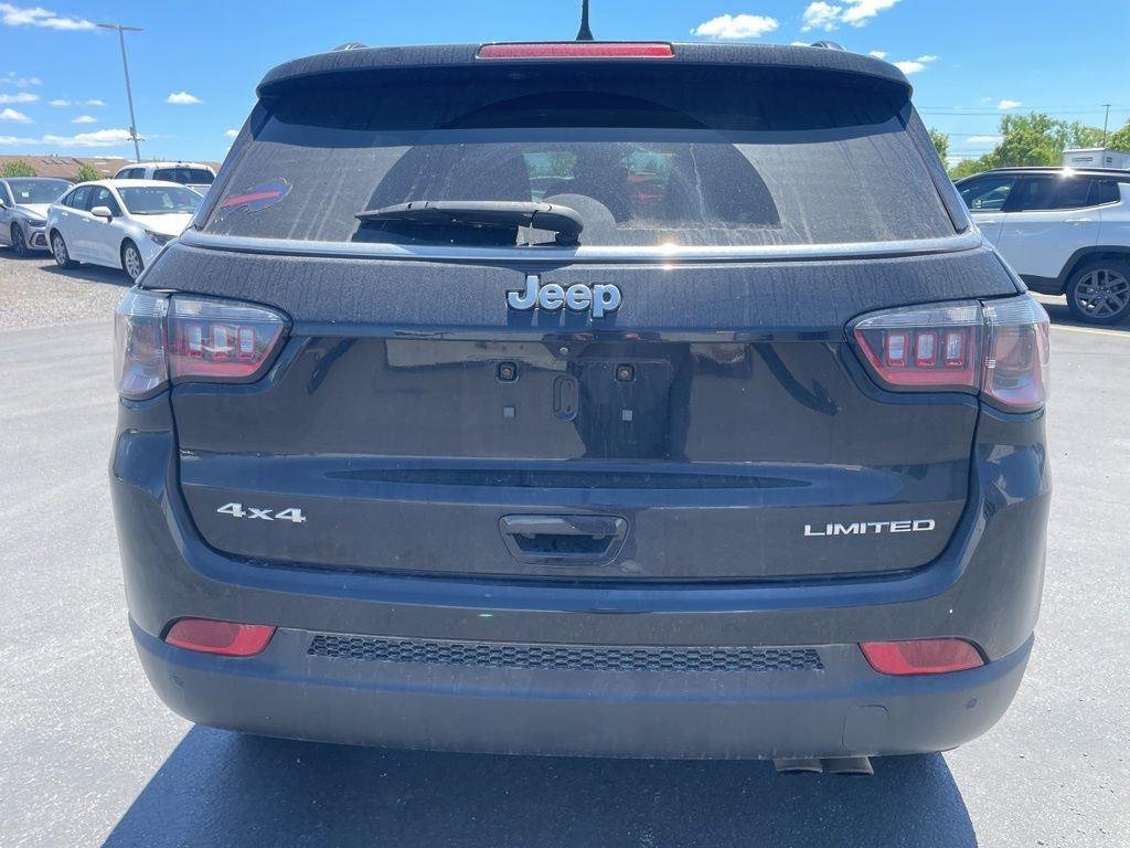Used 2022 Diamond Black Crystal Pearlcoa Jeep Limited image 10