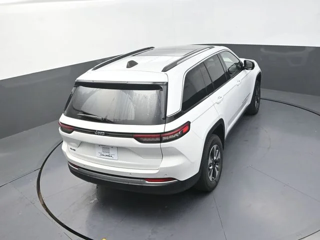 Used 2022 White Jeep 4xe image 17