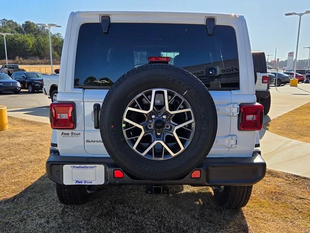 New 2026 Bright White Clear-Coat Exterior Paint Jeep Sahara image 11