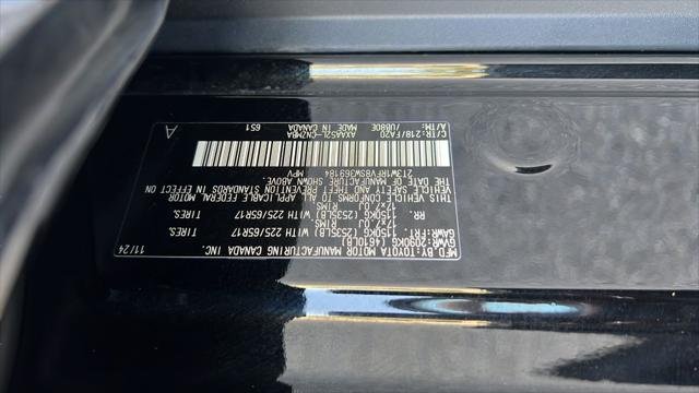 2025 Toyota RAV4 XLE - Photo 25