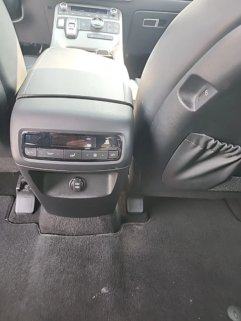 Used 2023 Black Hyundai SEL image 9