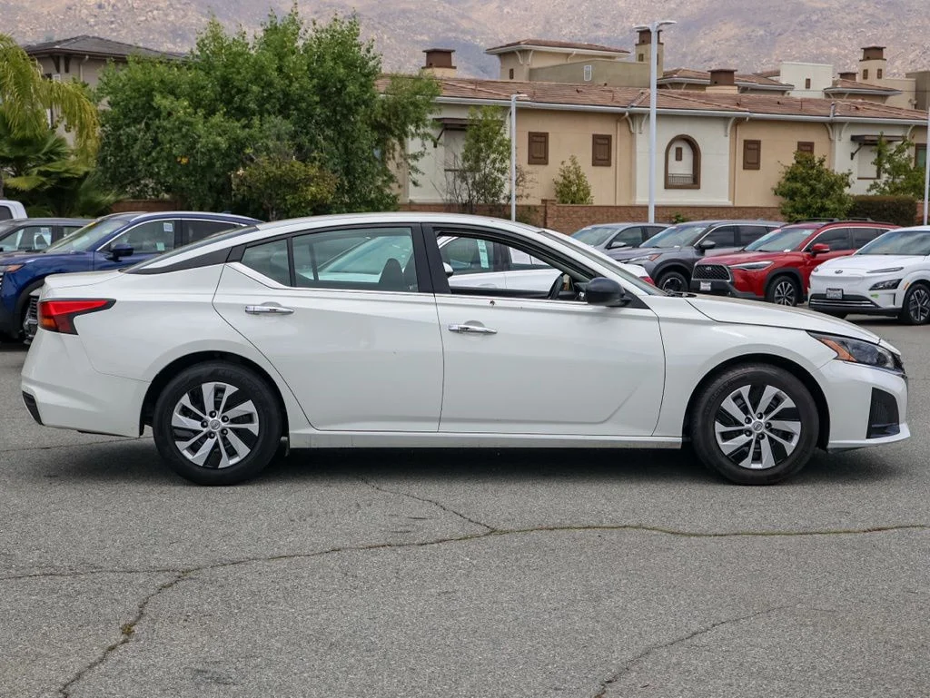 Used 2024 White Nissan 2.5 S image 2