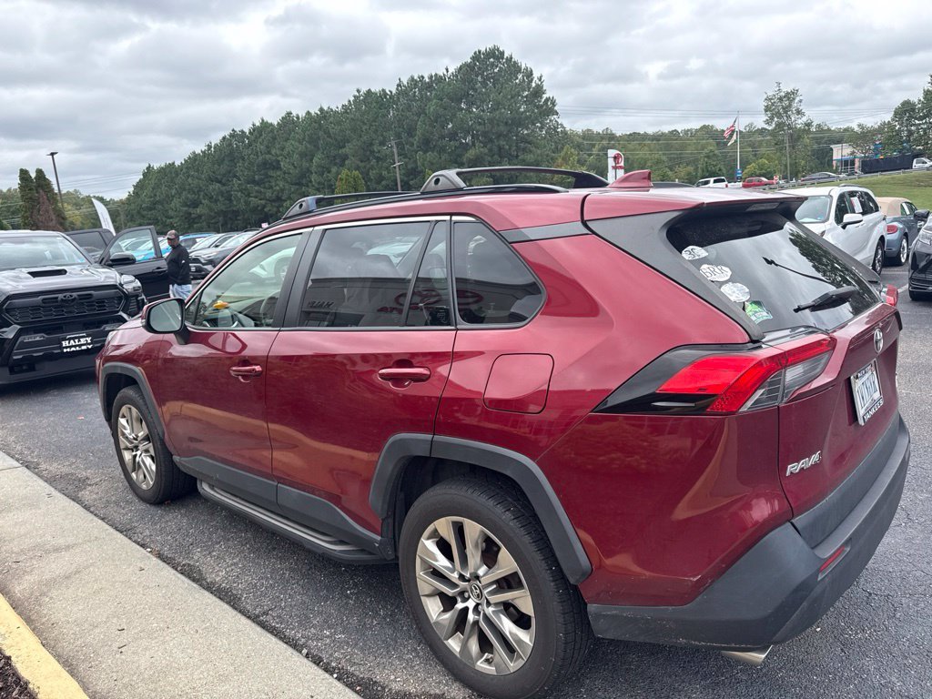 Used 2019 Red Toyota XLE Premium image 3