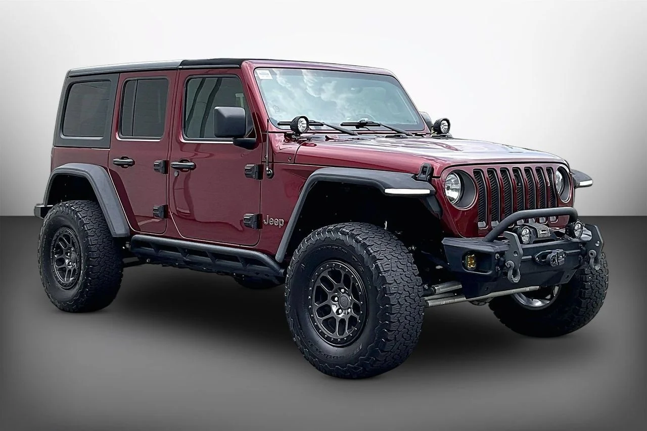 Used 2021  Jeep Rubicon image 2