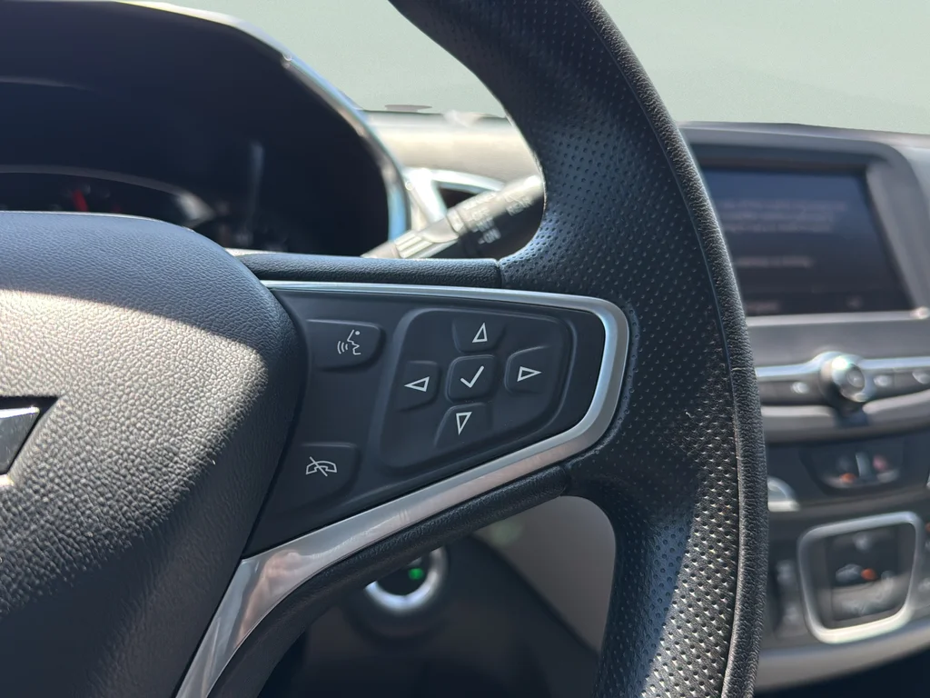 Used 2023 Summit White Chevrolet LT image 17