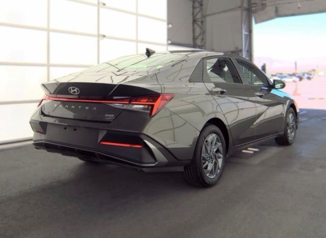 Certified Used 2025 Gray Hyundai Blue image 5