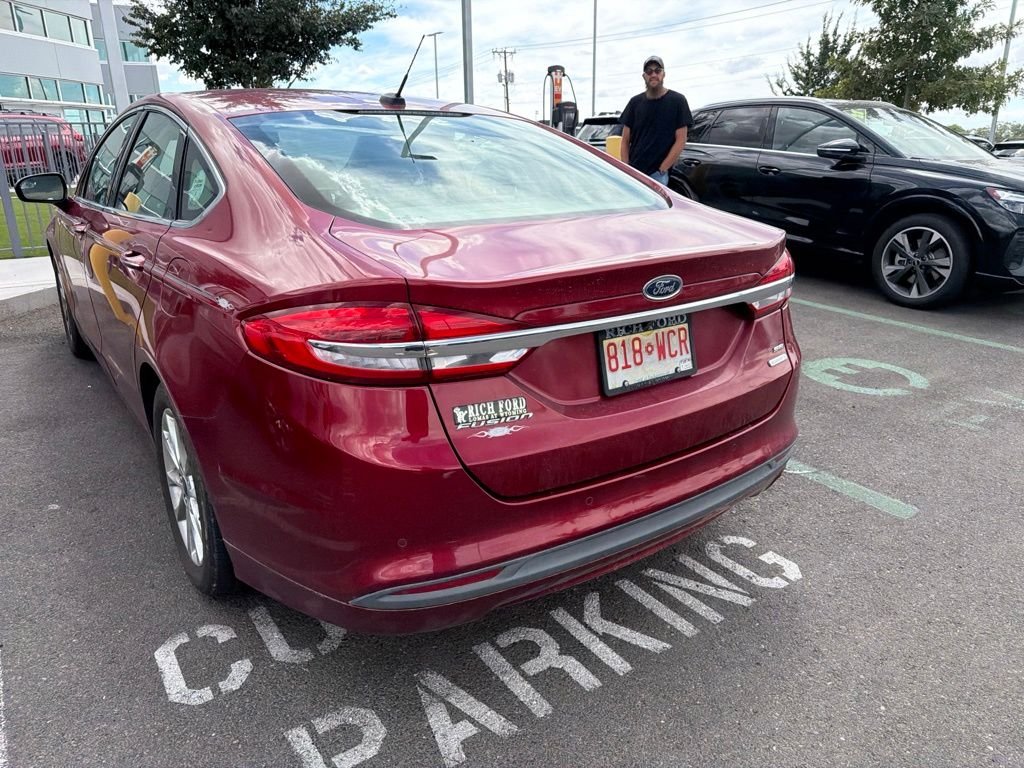 Used 2017 Red Ford SE image 7
