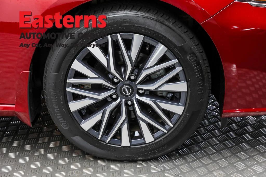 Used 2023 Red Nissan 2.5 SV image 30