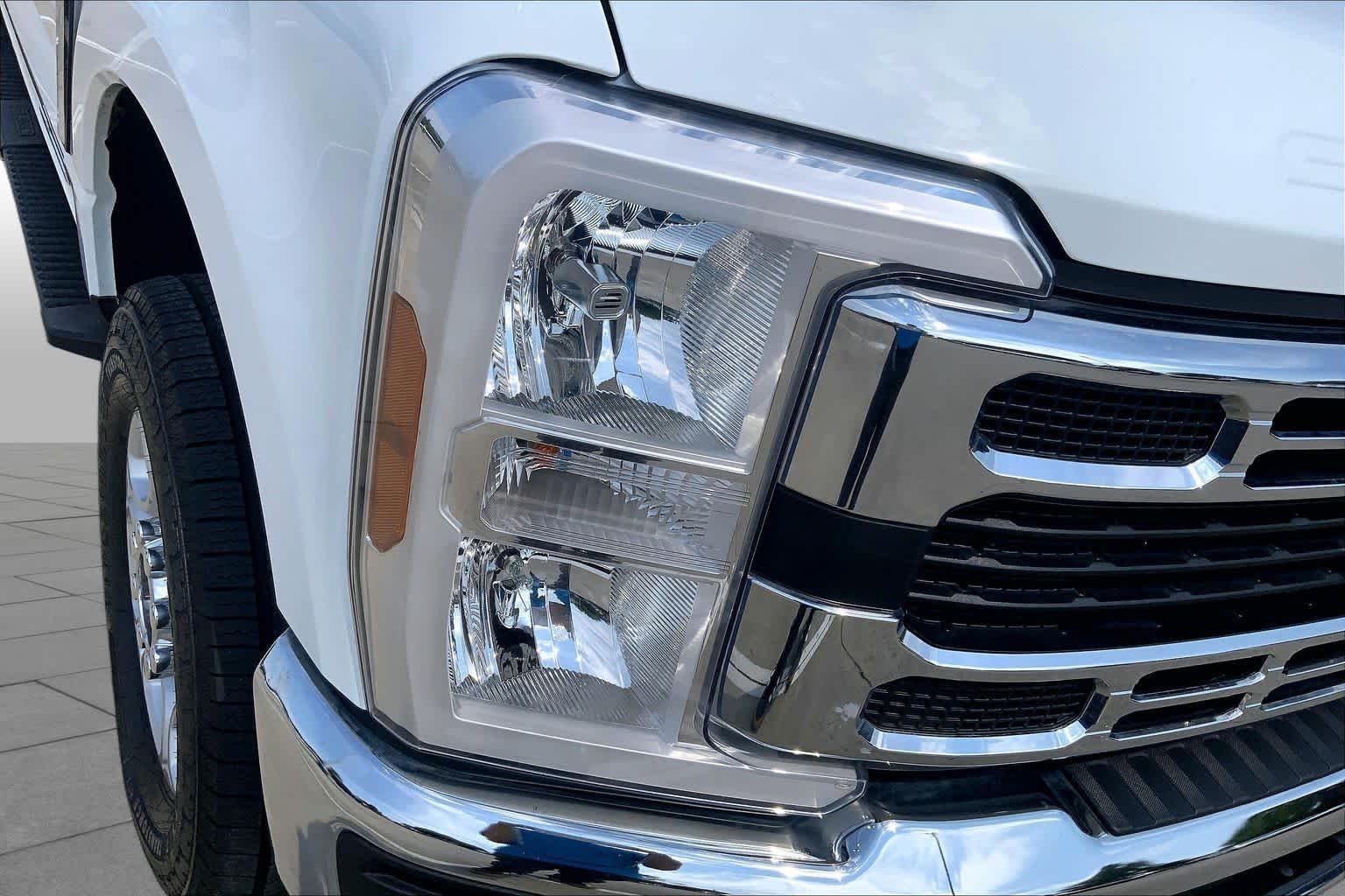 Used 2026 Oxford White Ford XLT image 26