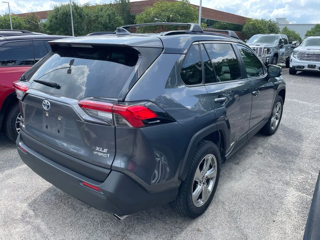 Used 2021 Gray Toyota XLE Premium image 6