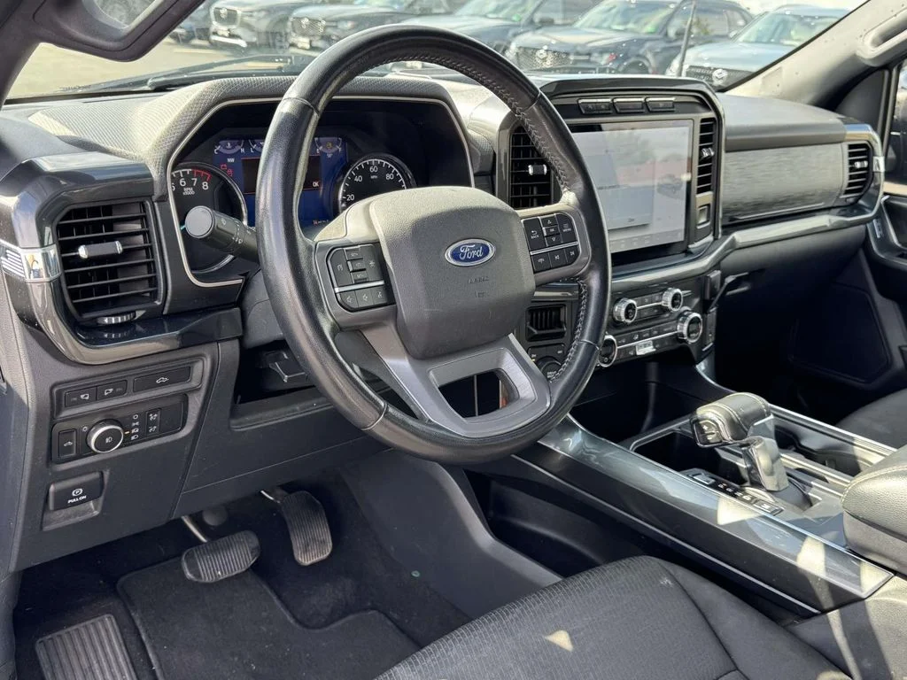 Used 2021 Black Ford XLT image 2