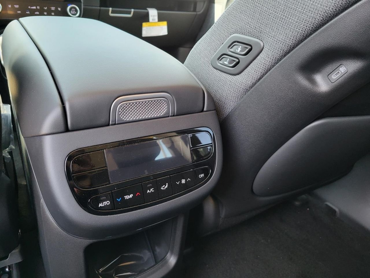 2026 Hyundai IONIQ 9 SE - Photo 13