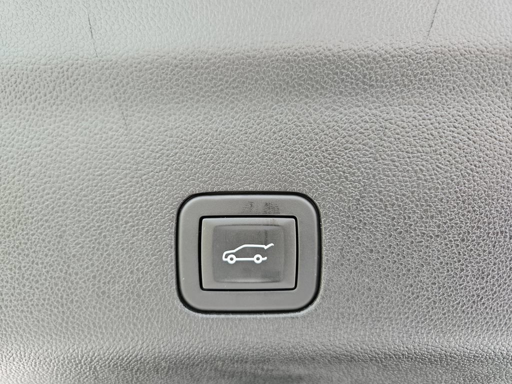 Used 2025 Sterling Metallic GMC Denali image 19