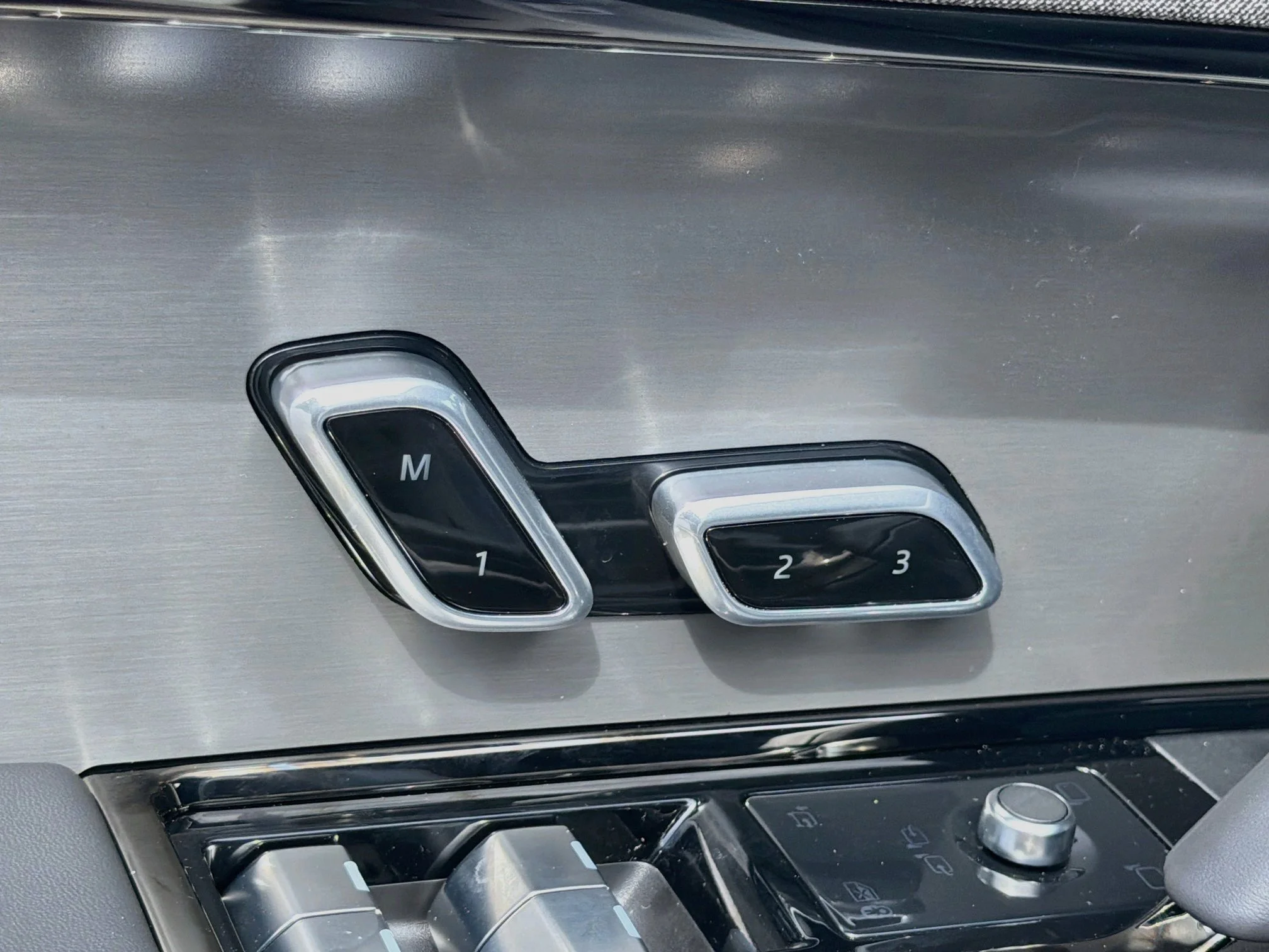 New 2026 Borasco Grey Land Rover SE image 26