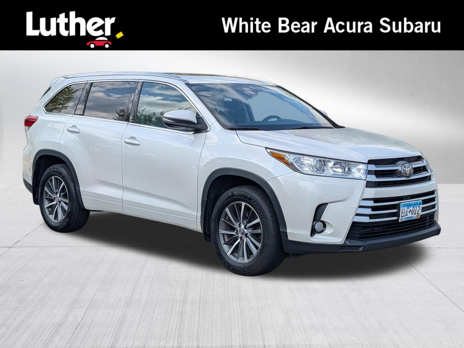 Used 2017 Blizzard Pearl Toyota SE image 1