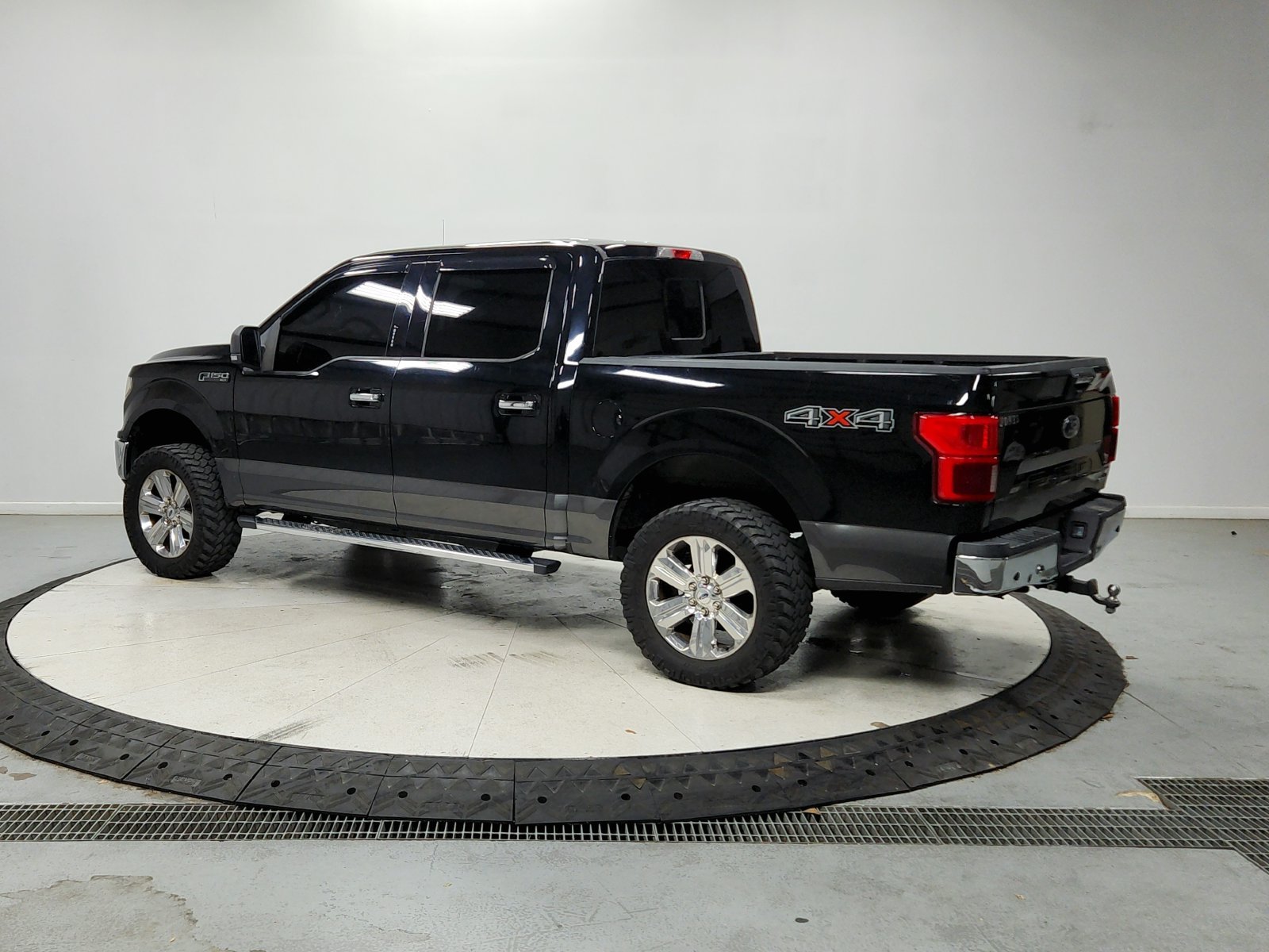 Used 2018 Black Ford XLT image 6