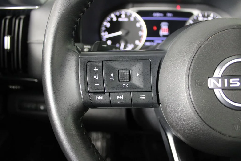 2025 Nissan Pathfinder SV - Photo 25