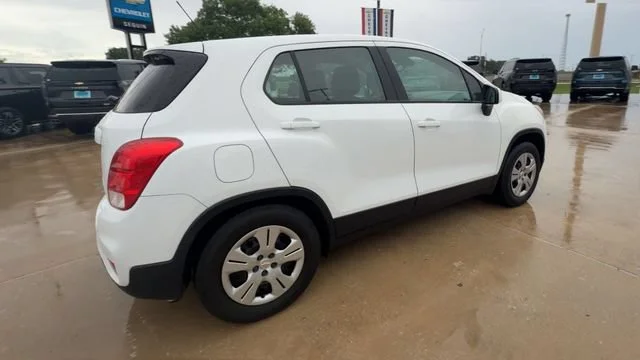 Used 2018 SUMMIT WHITE Chevrolet LS image 8