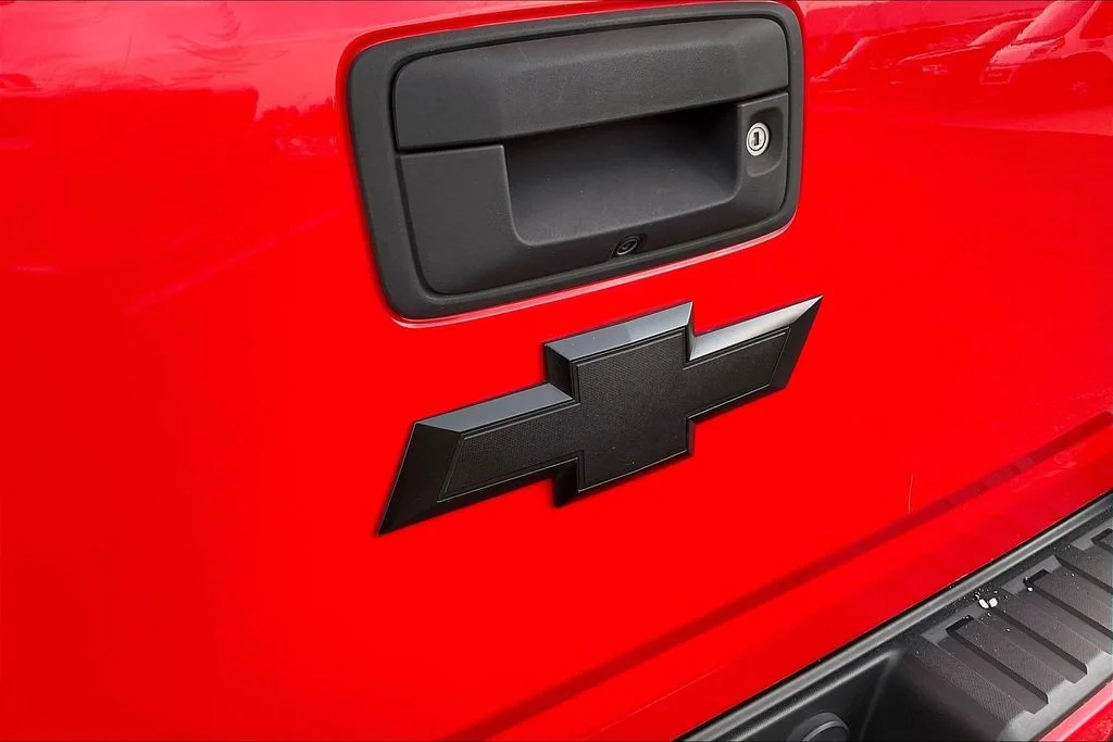 Used 2015 Red Chevrolet Z71 image 8