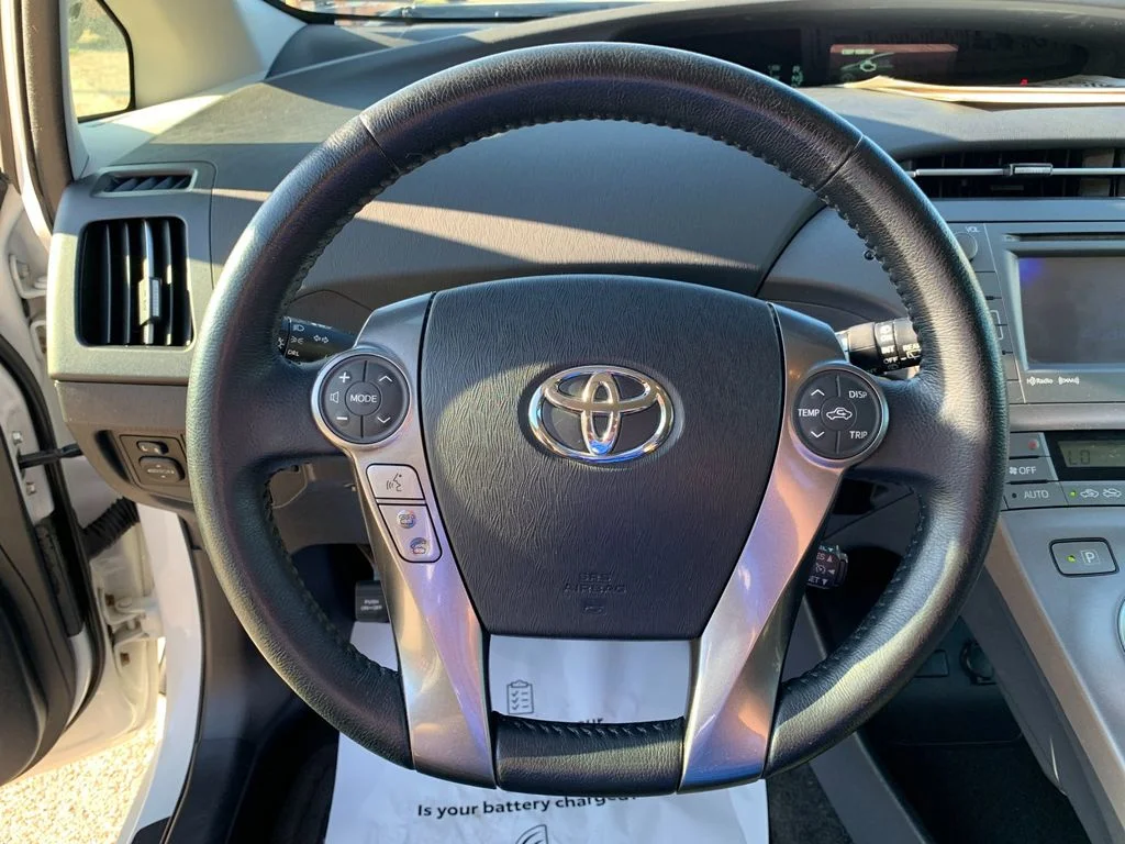 Used 2015 White Toyota Persona Series Special Edition image 26