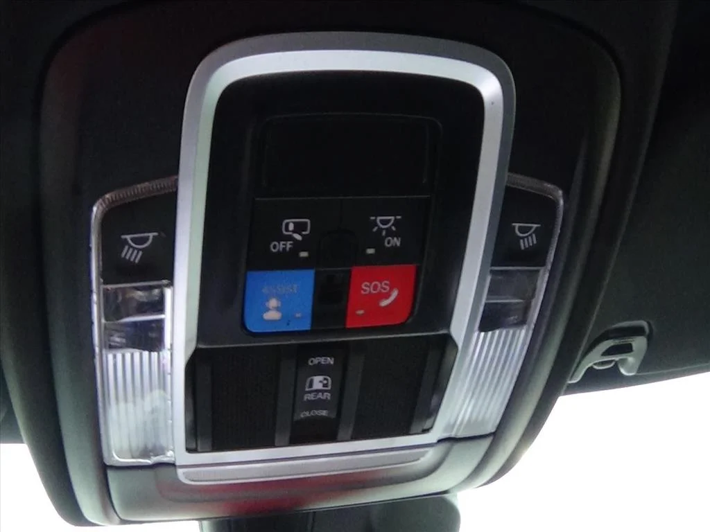 Certified Used 2025 Ivory Tri-Coat Pearl (pwd) RAM Laramie image 25