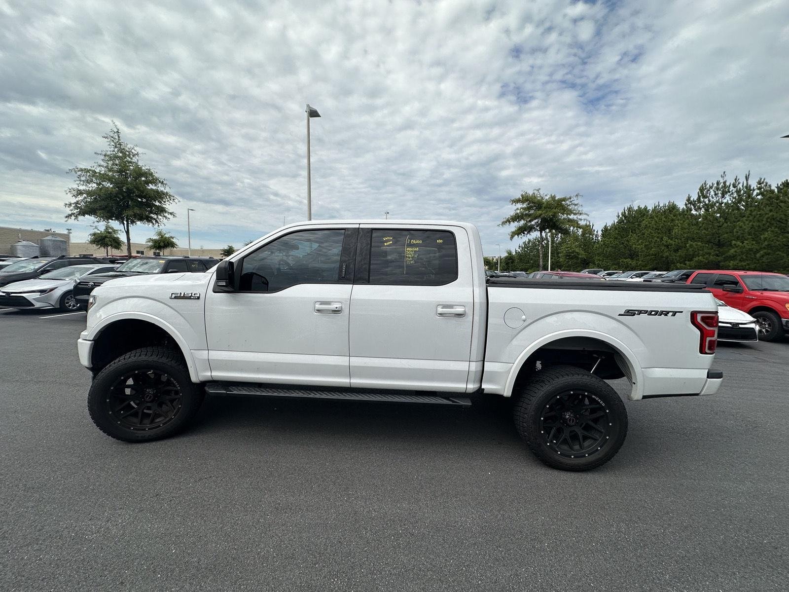 Used 2018 Oxford White Ford XLT image 9