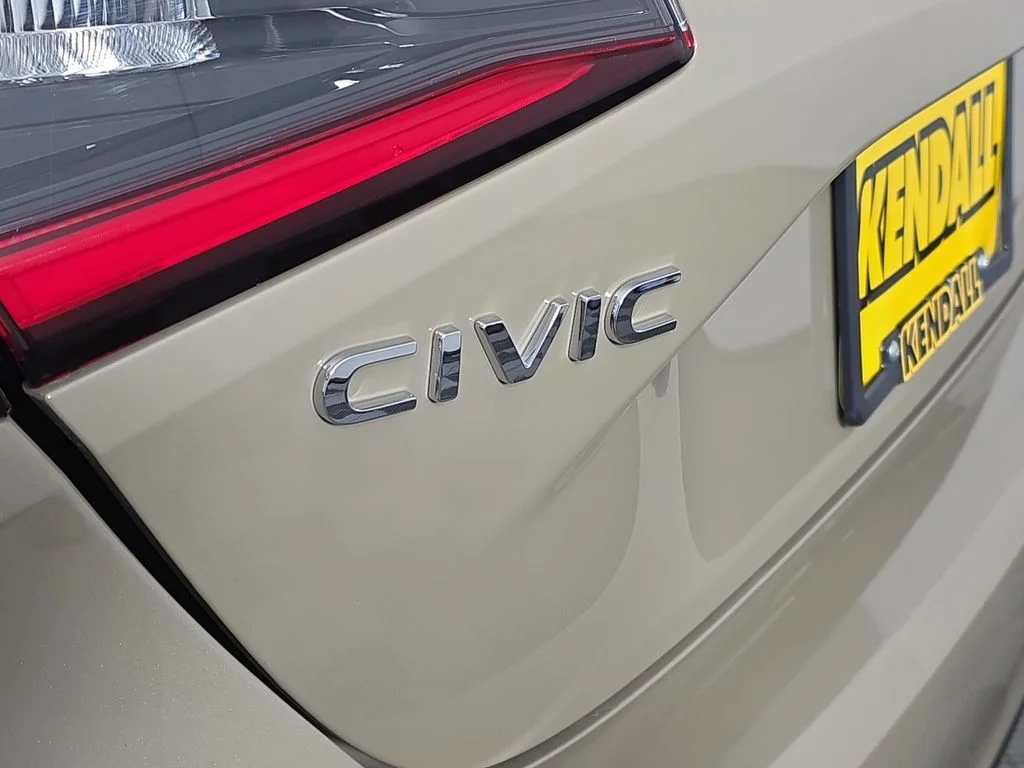 2025 Honda Civic Hatchback Sport - Photo 11