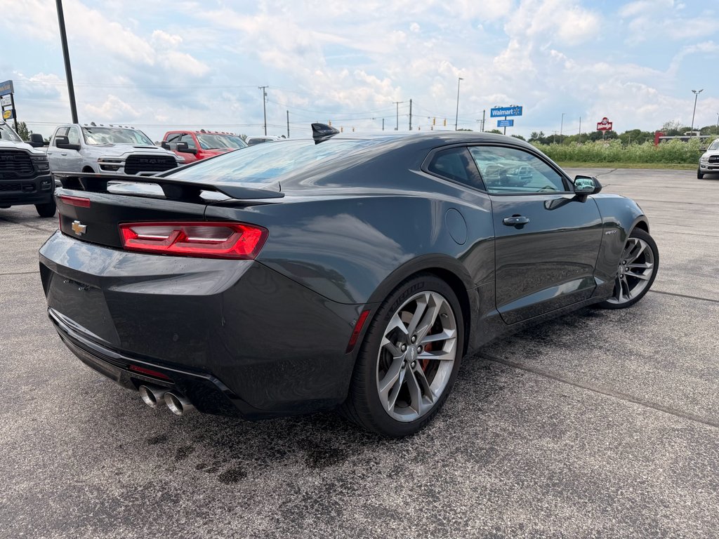 Used 2017  Chevrolet 2SS image 3