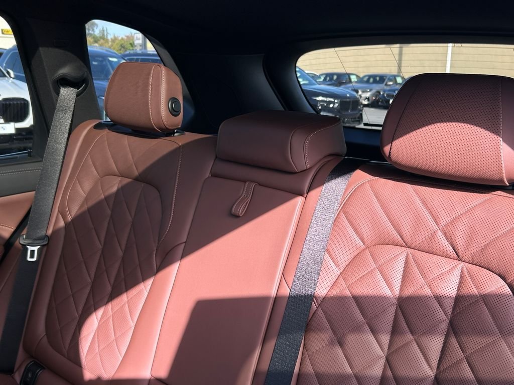 New 2026 Black Sapphire Metallic BMW xDrive40i image 32