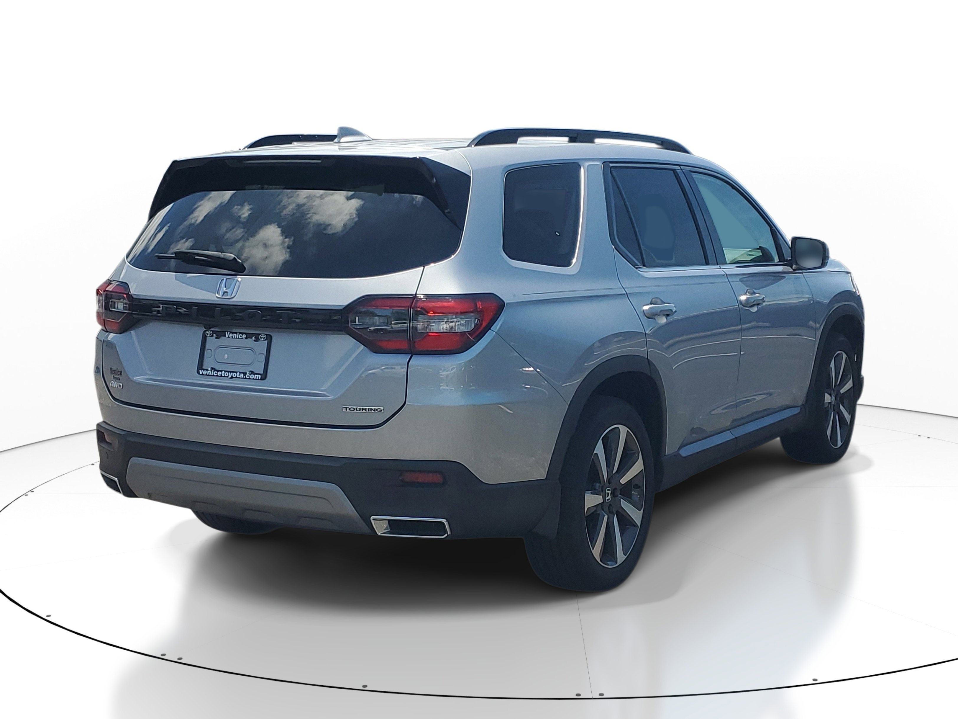 Used 2023 Lunar Silver Metallic Honda Touring image 5