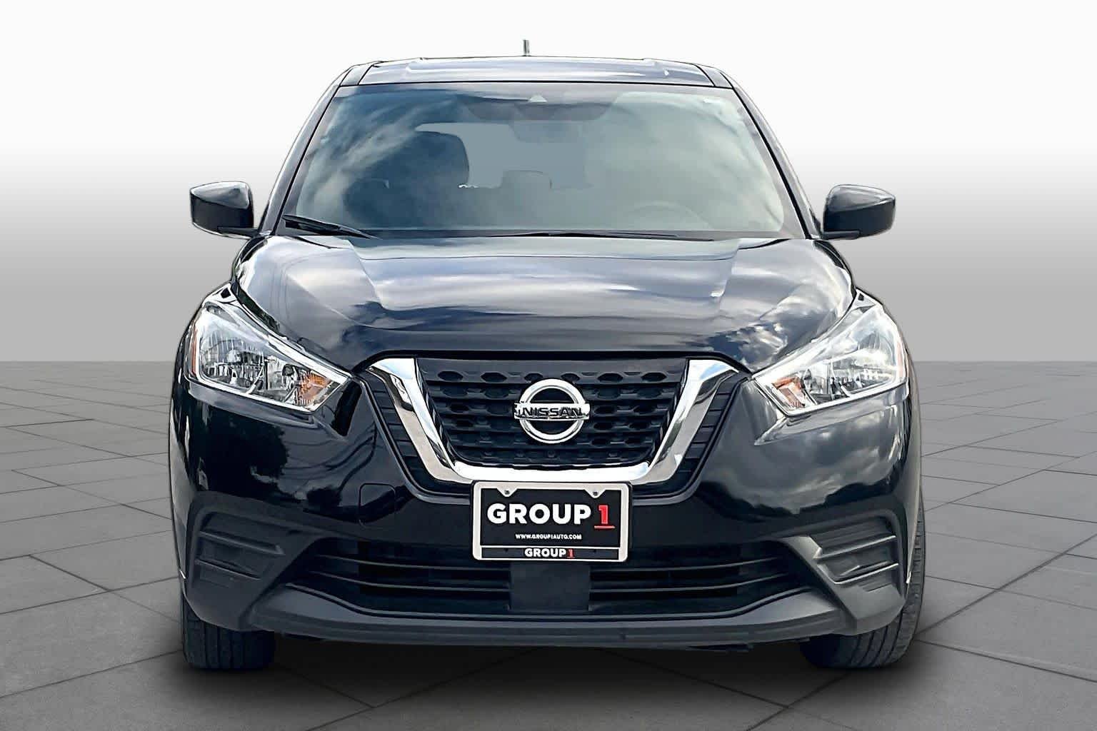 Used 2020 Super Black Nissan S image 4
