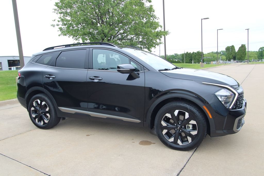 Used 2023 Black Kia X-Line image 3