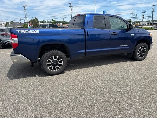 Used 2014 Blue Toyota SR5 image 23