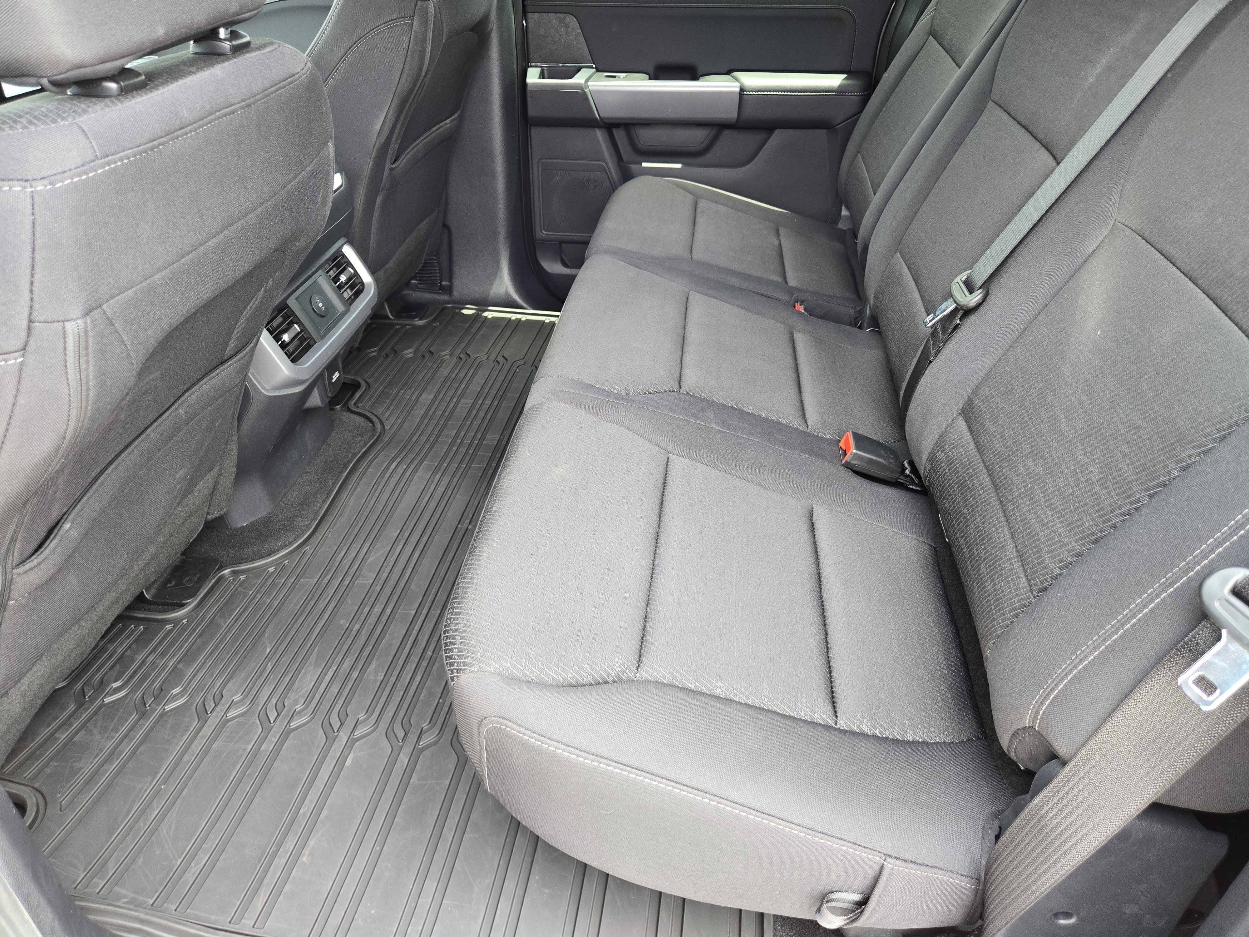 New 2026 Carbonized Gray Metallic Ford XLT image 19
