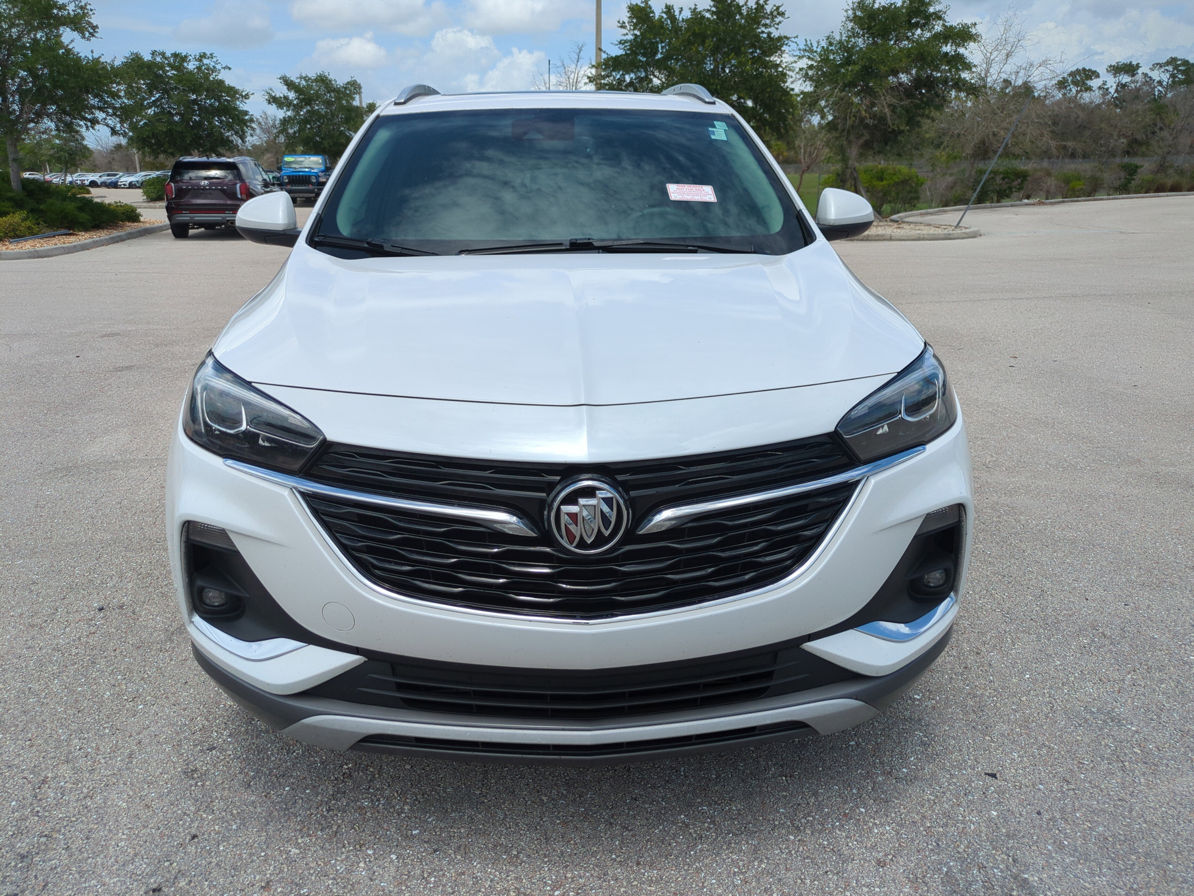 Used 2023 White Frost Tricoat Buick Essence image 9