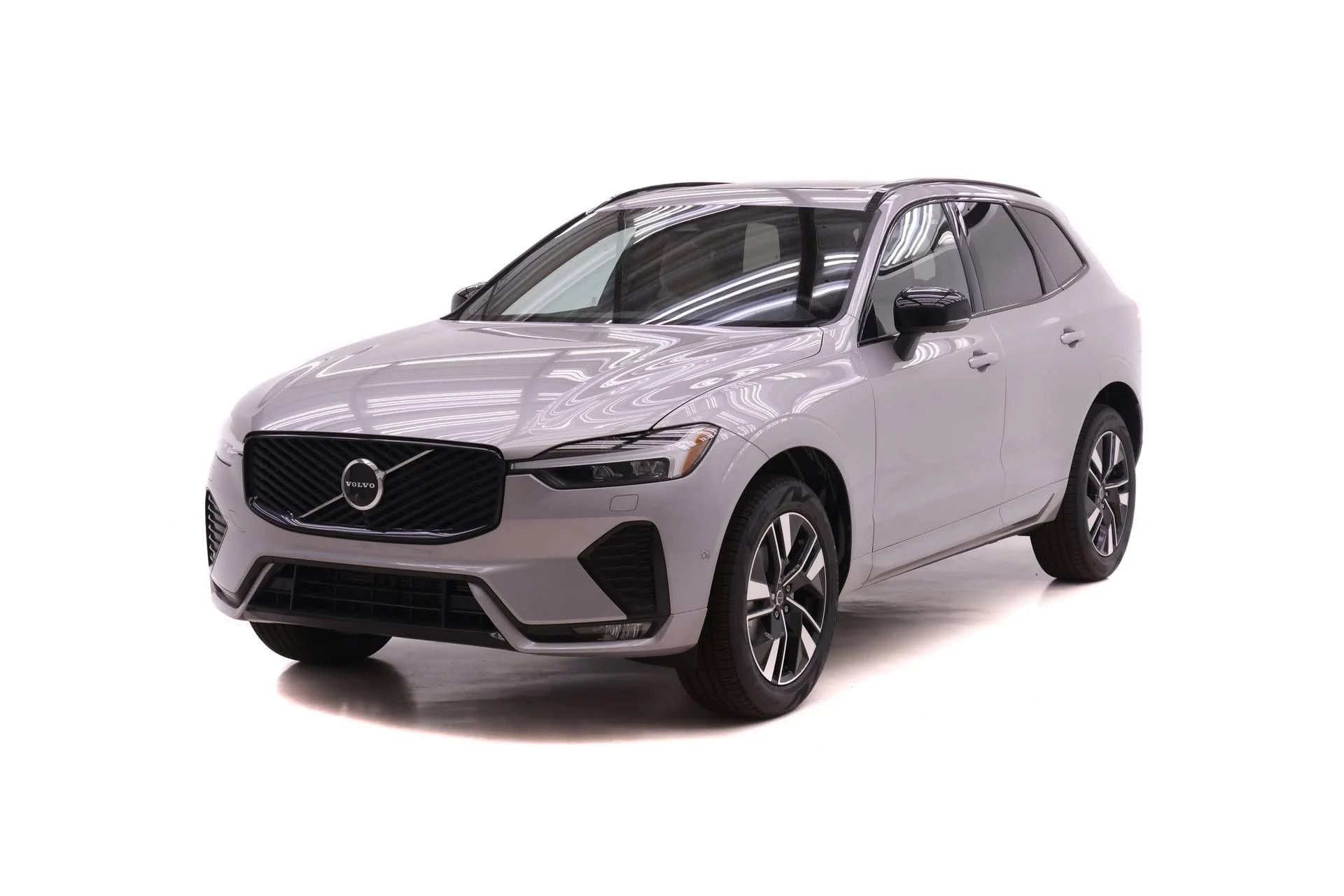 2026 Volvo XC60 B5 Plus Dark AWD's photo