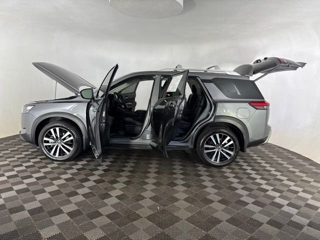 Used 2025 Gray Nissan Platinum image 9