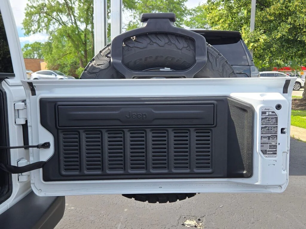 Used 2019 White Jeep Unlimited Rubicon image 17