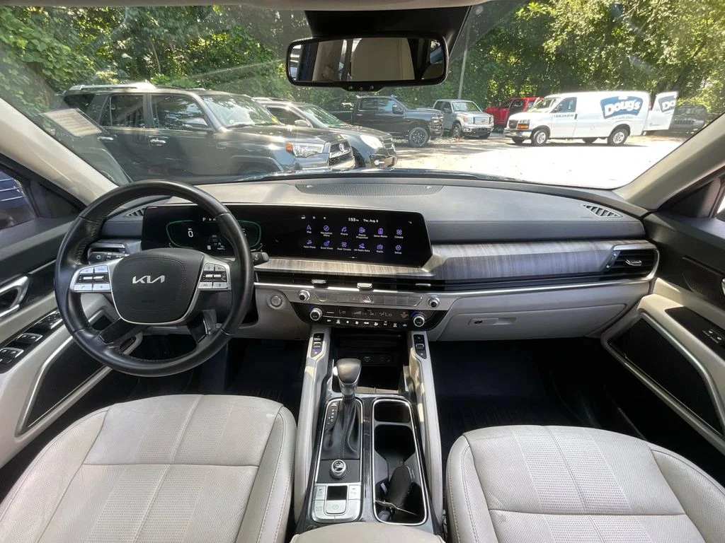 Used 2023 Black Kia EX image 19